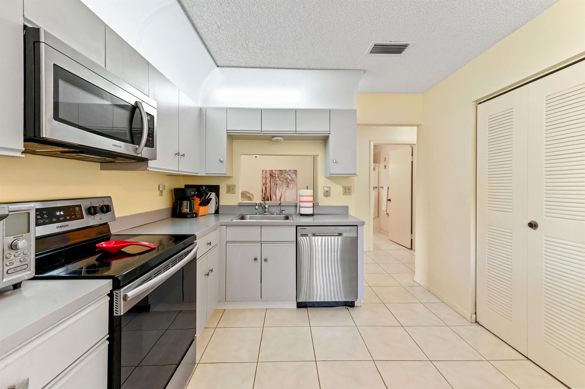 LAKES OF DELRAY - Residential Lease