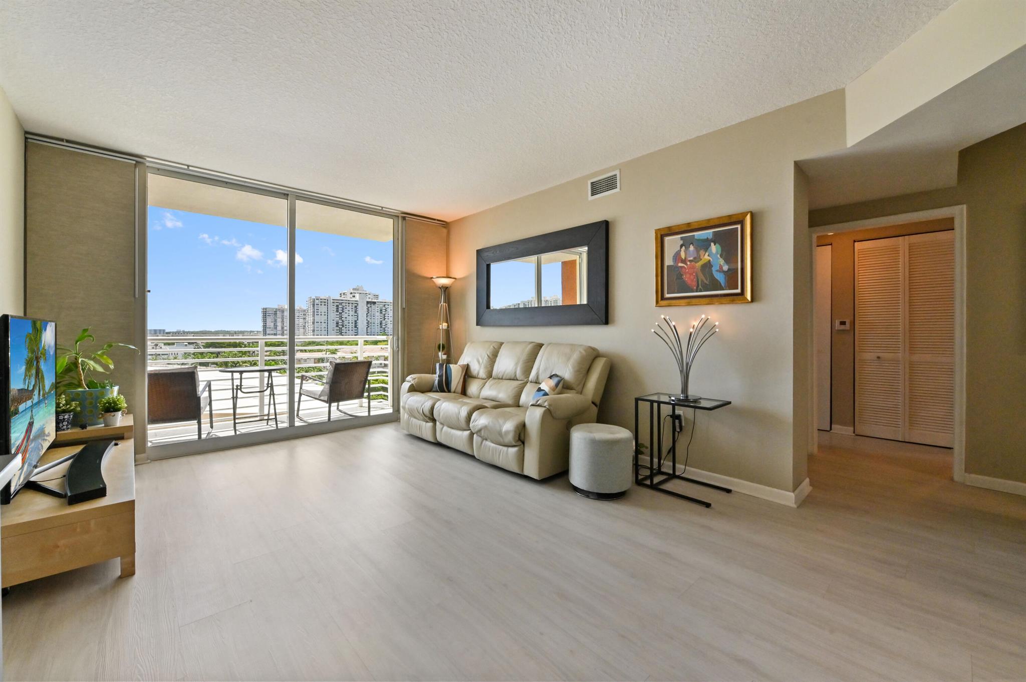 VENTURE - Residential
