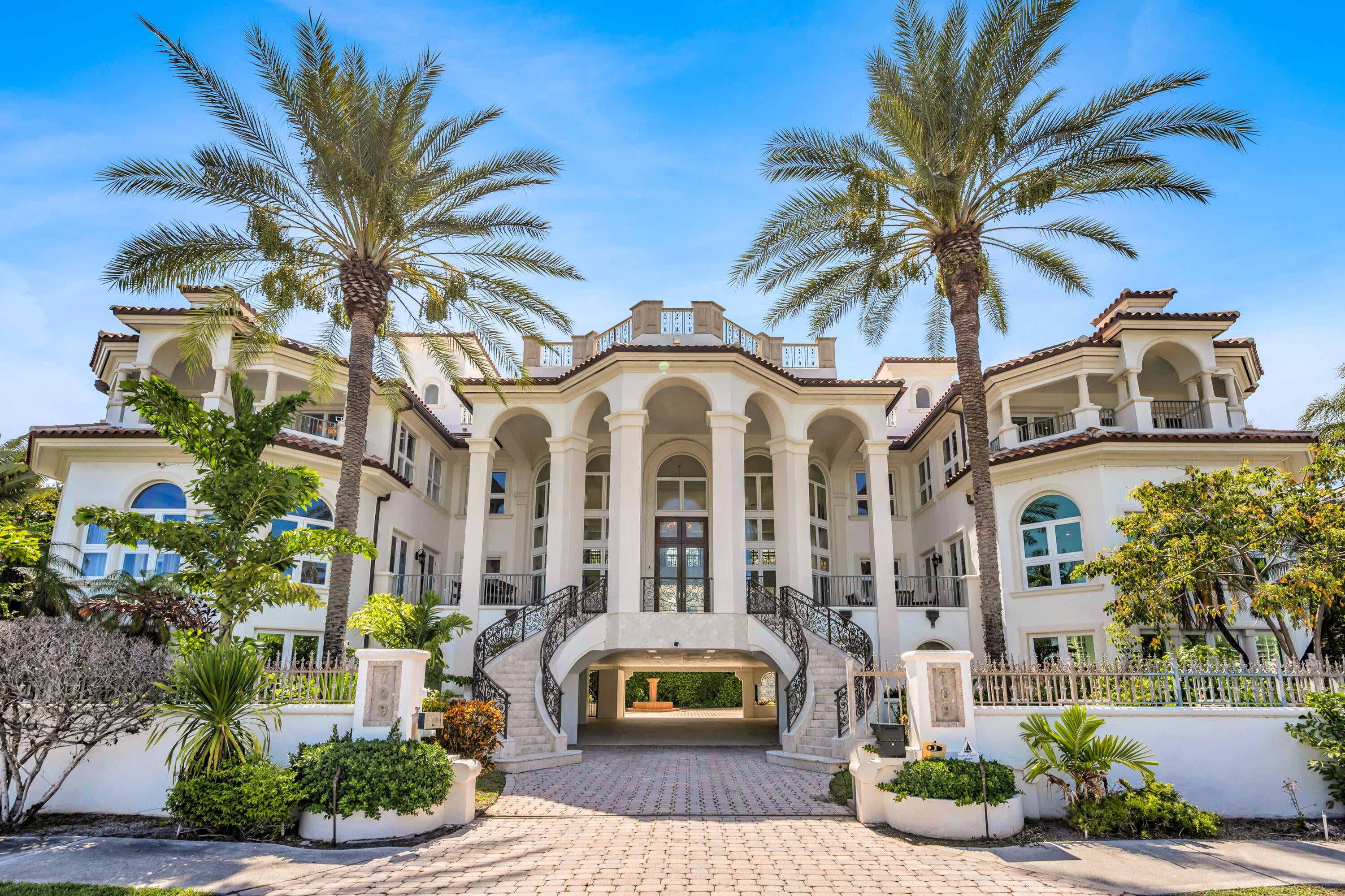 709 Idlewyld Drive