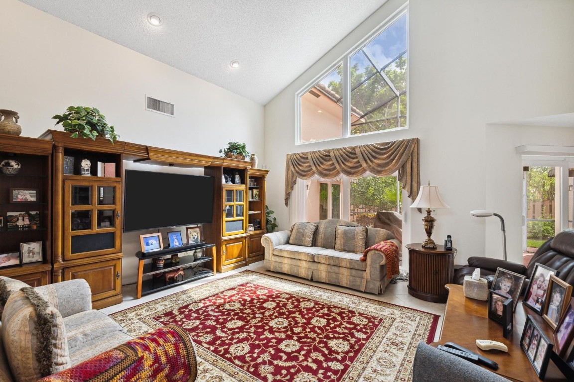 La Joya - Residential