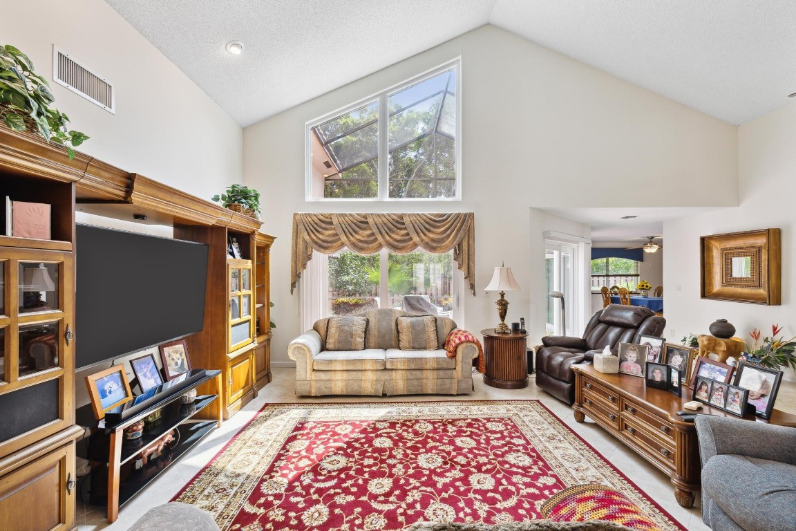 La Joya - Residential