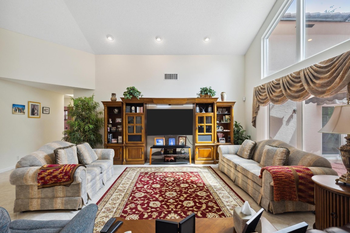 La Joya - Residential