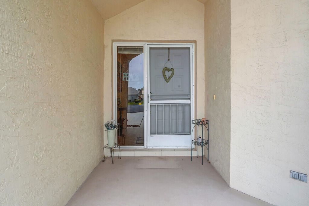 Photo of 262 W Moccasin Trail W, Jupiter, FL 33458 (MLS # R10952246)