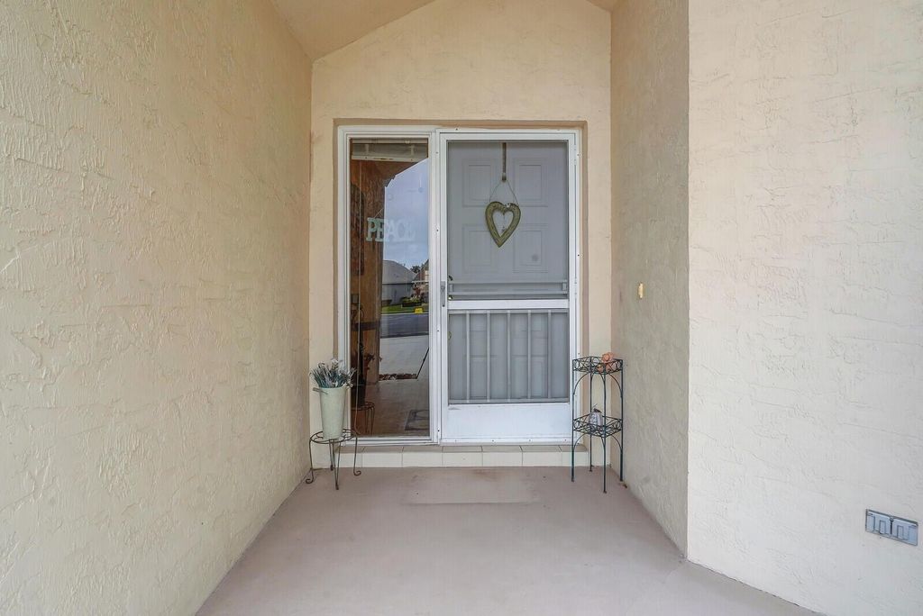 Photo of 262 W Moccasin Trail W, Jupiter, FL 33458 (MLS # R10952246)