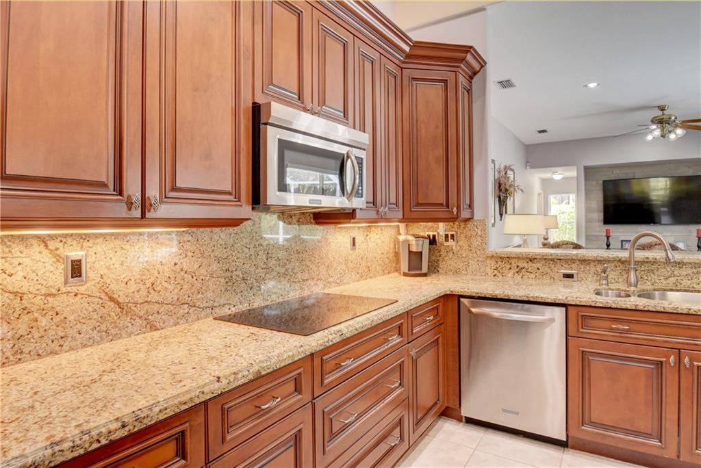 WATERSIDE@CORAL CREEK - Residential