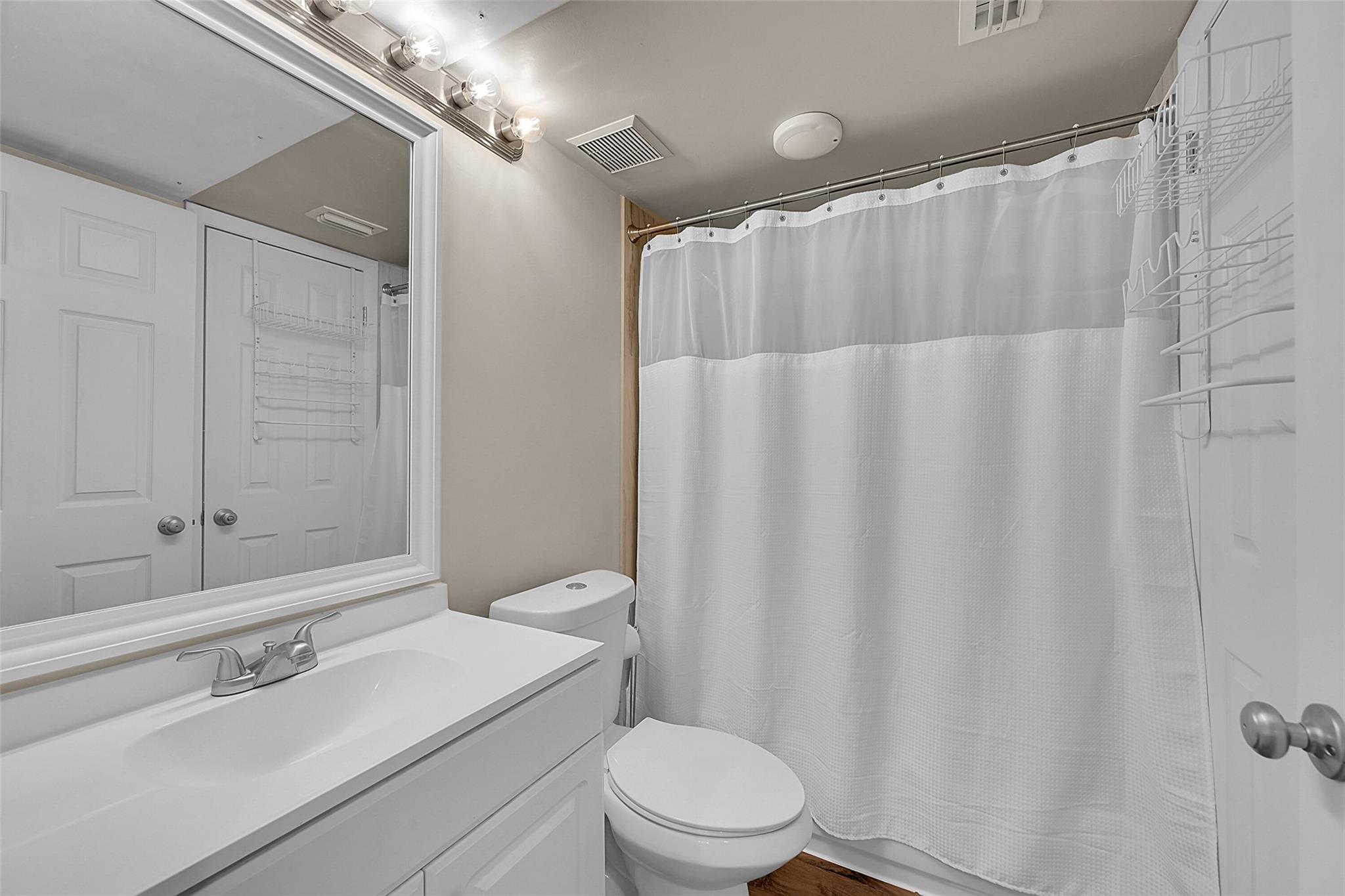 Lakeview Club Condo - Residential