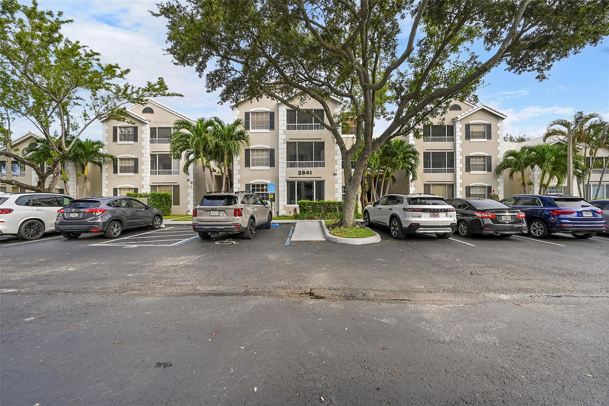 Lakeview Club Condo - Residential