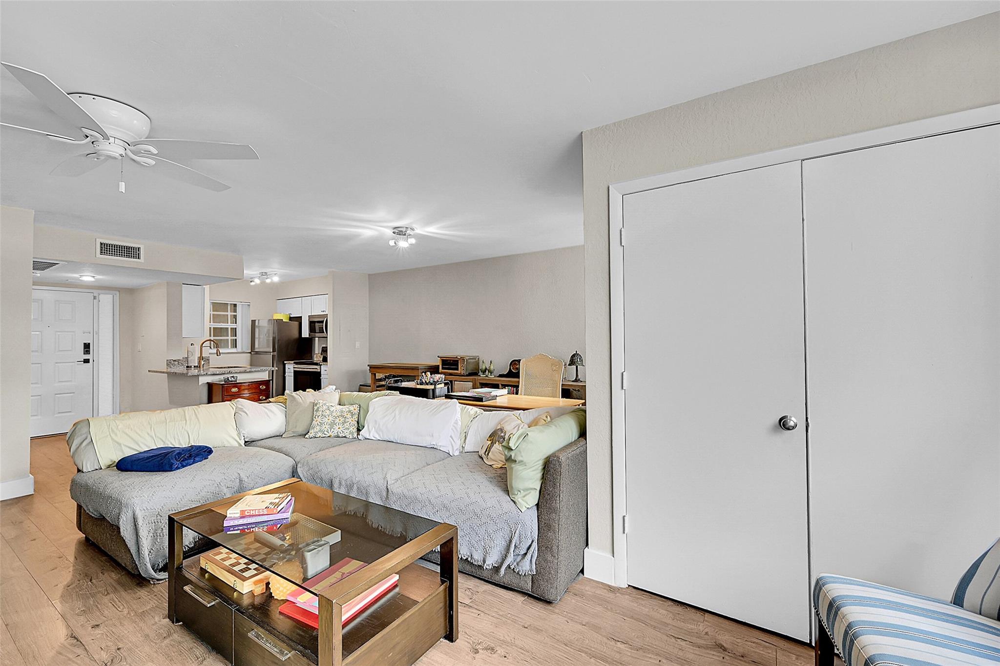 Lakeview Club Condo - Residential