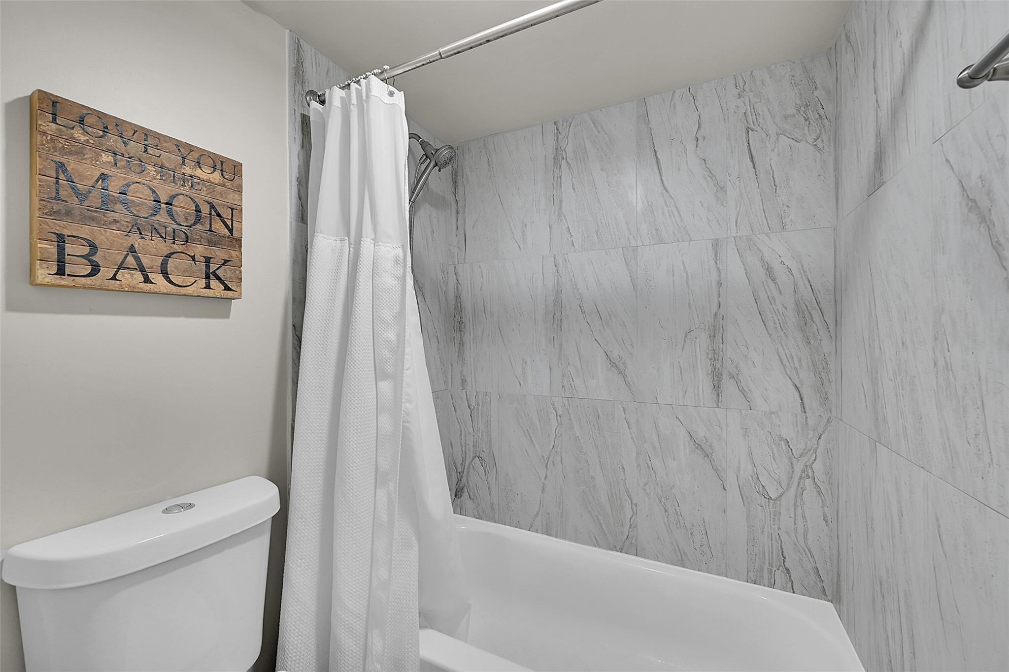 Lakeview Club Condo - Residential