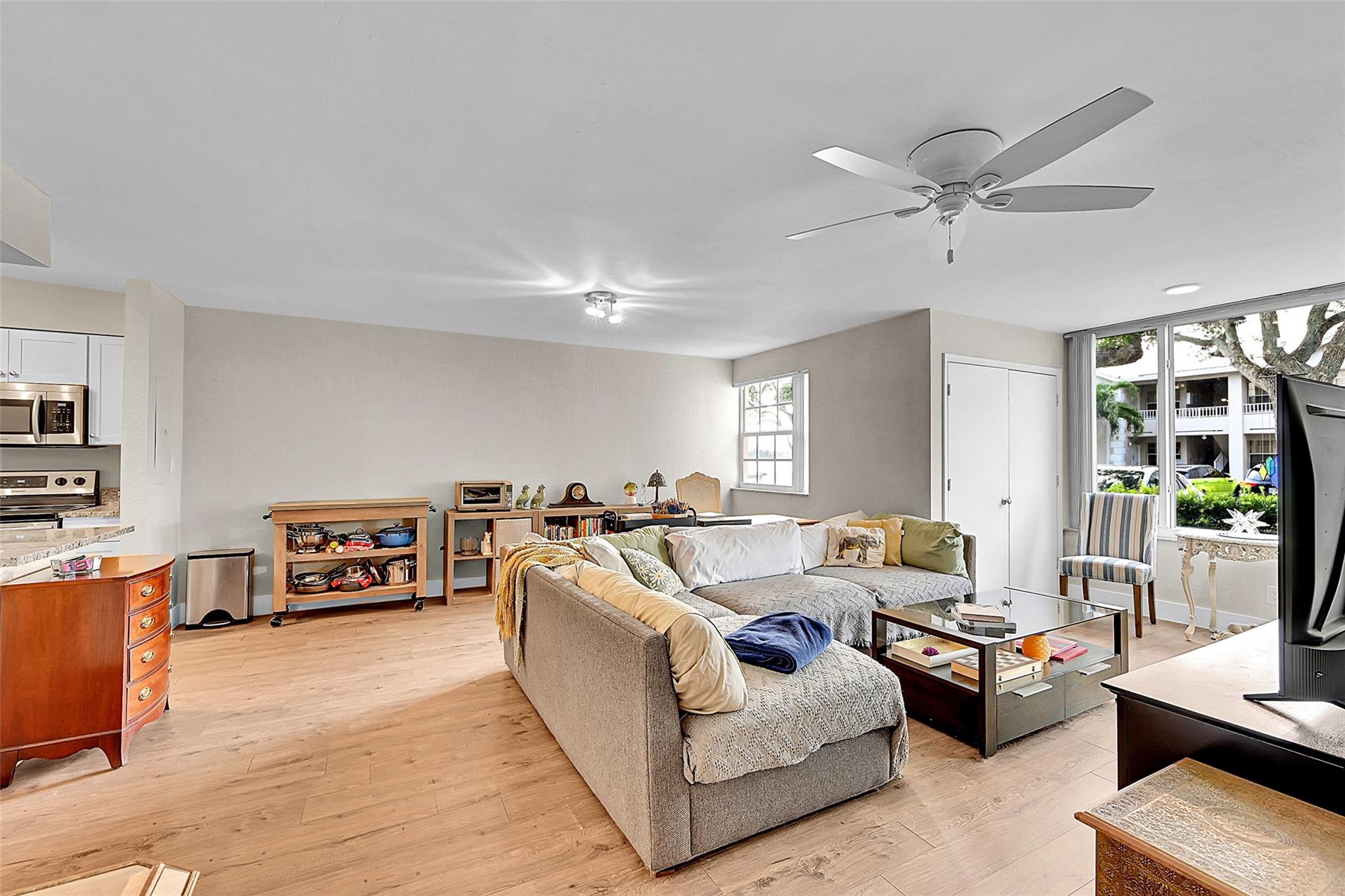 Lakeview Club Condo - Residential