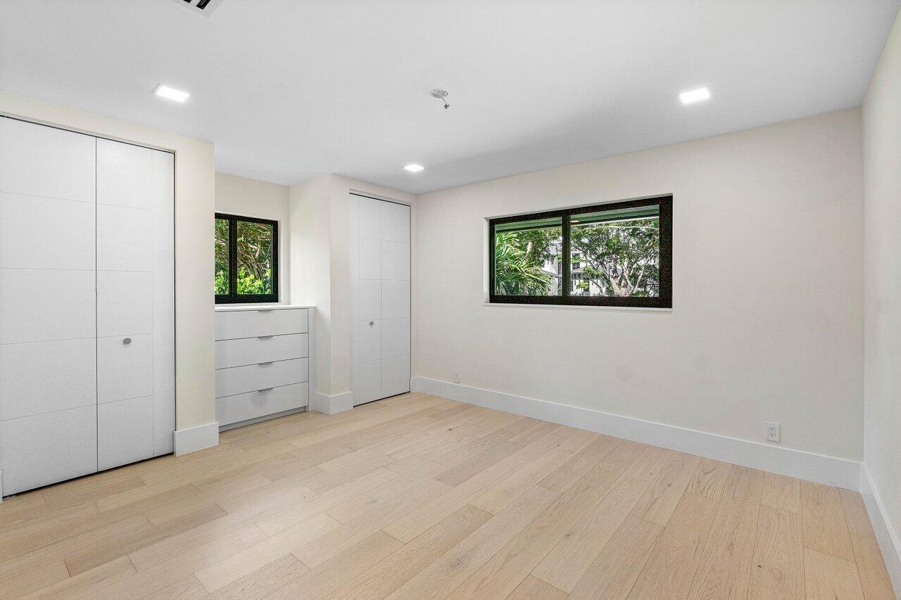 LONG LAKE ESTATES - Residential