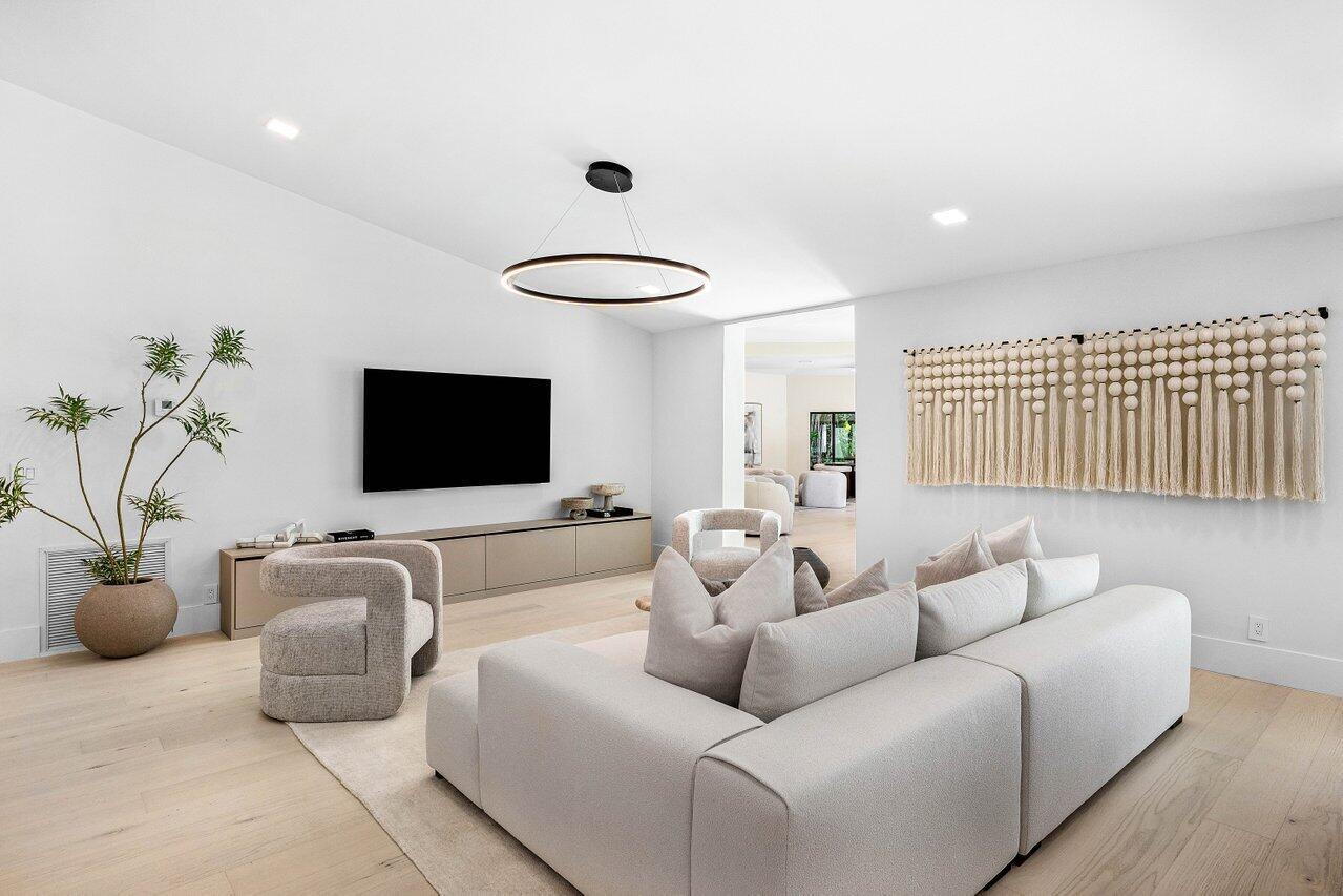 LONG LAKE ESTATES - Residential