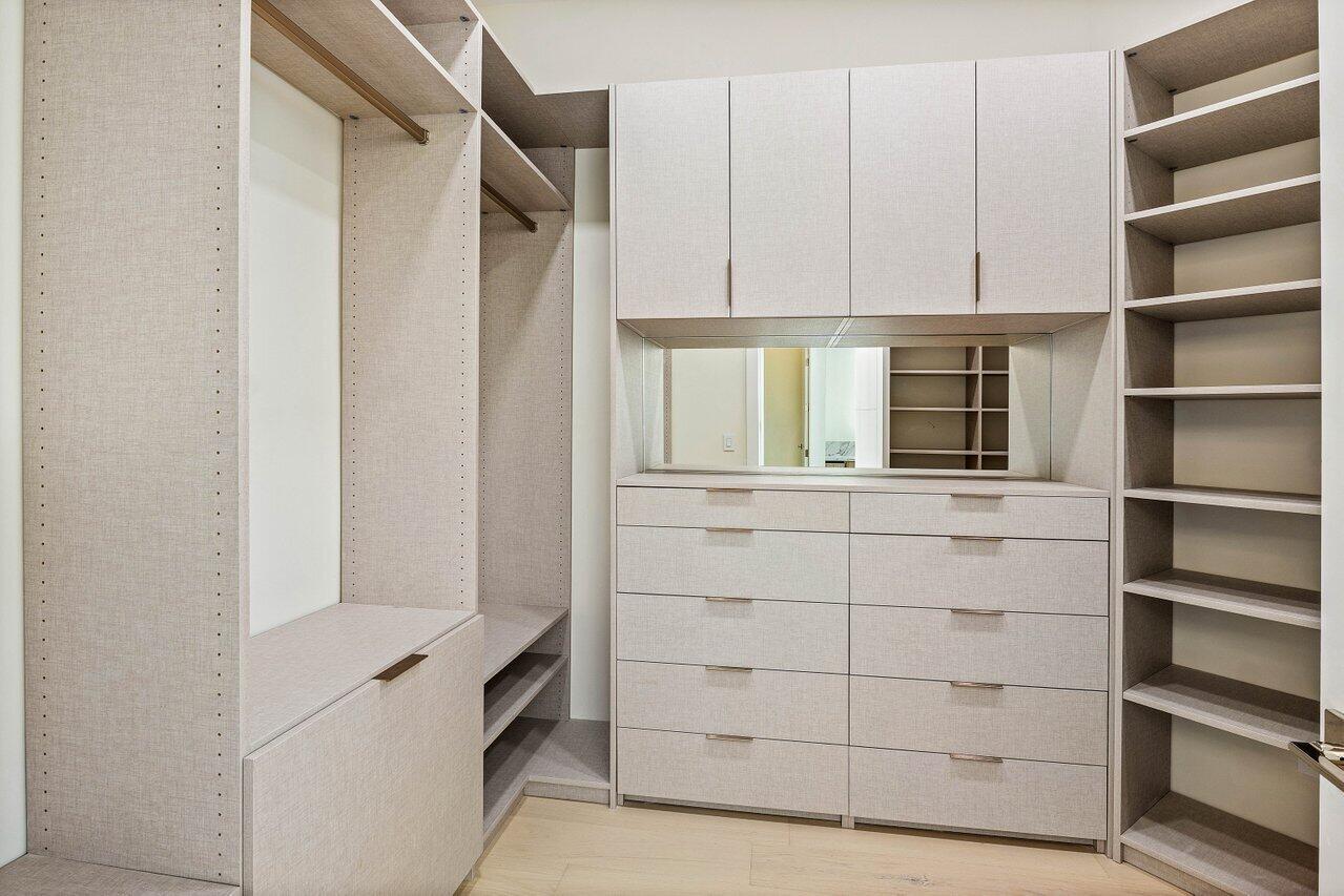 LONG LAKE ESTATES - Residential