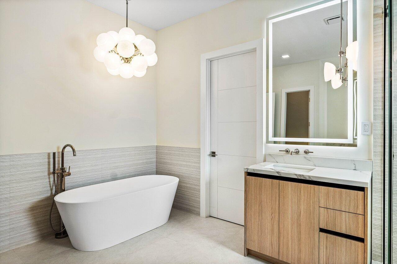 LONG LAKE ESTATES - Residential