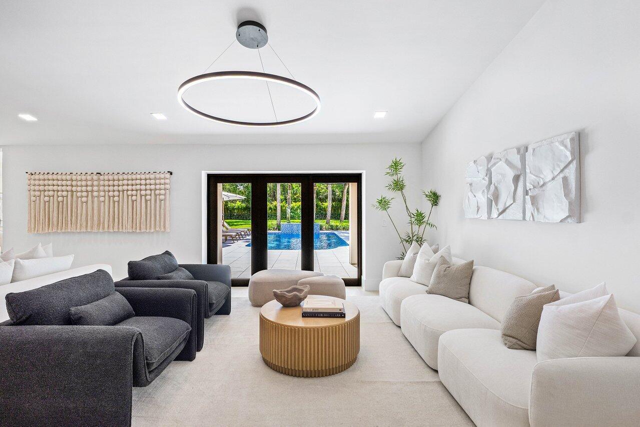 LONG LAKE ESTATES - Residential