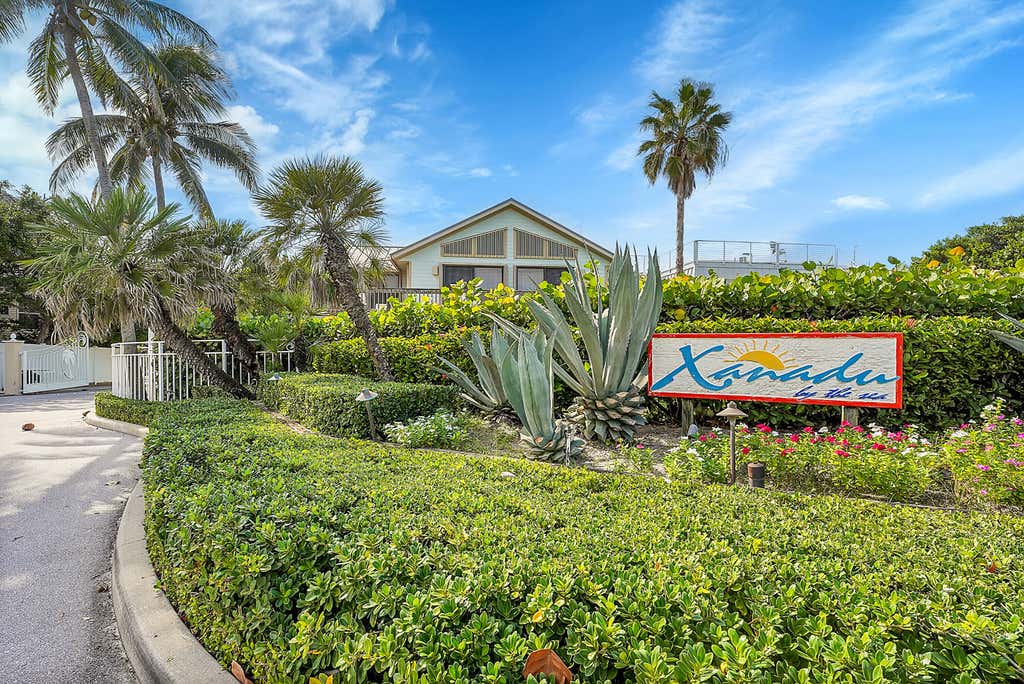 Photo of 600 Xanadu Place, Jupiter, FL 33477 (MLS # R11138442)