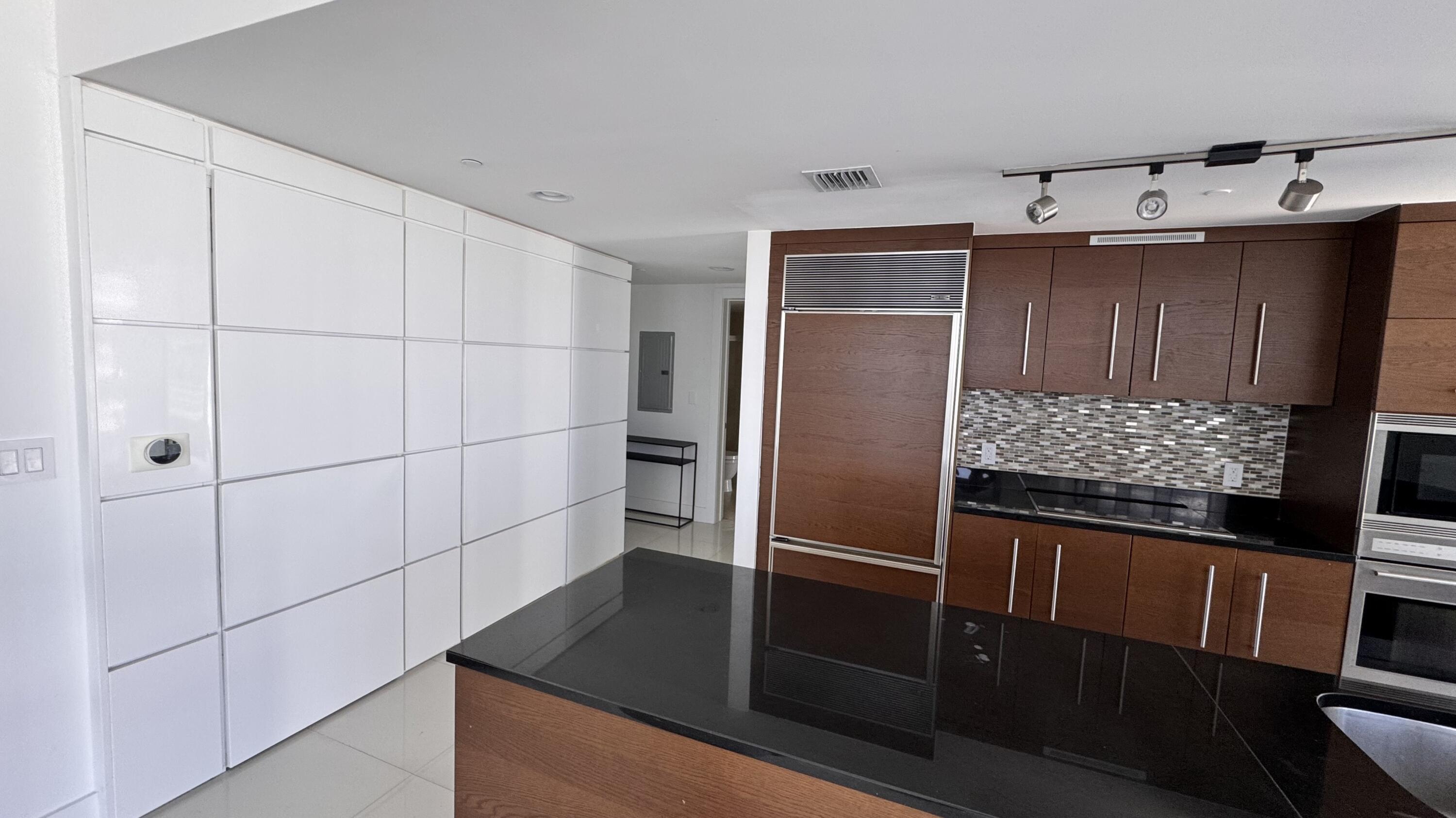 ICONBRICKELL CONDO NO 1 - Residential