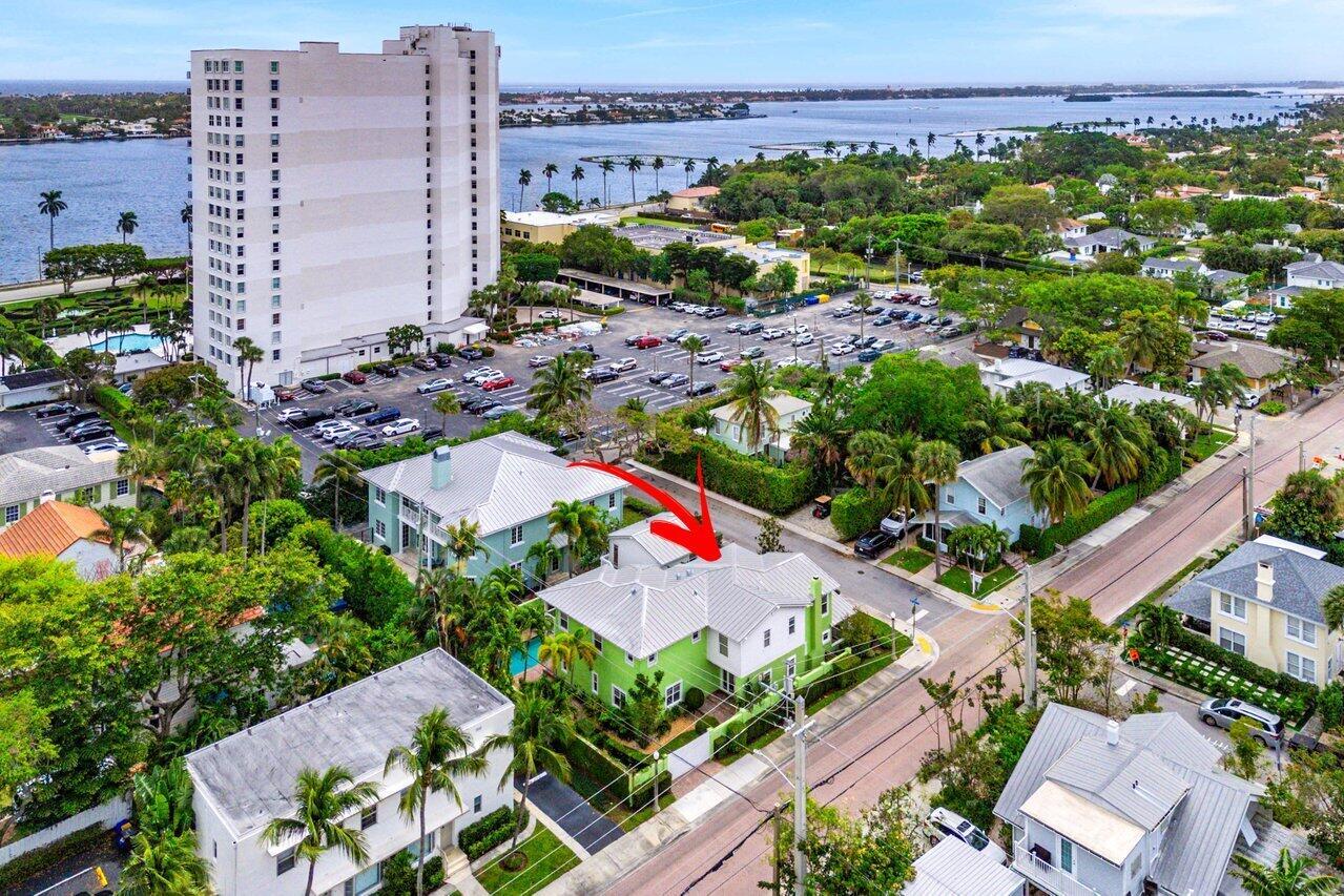 215 Vallette Way