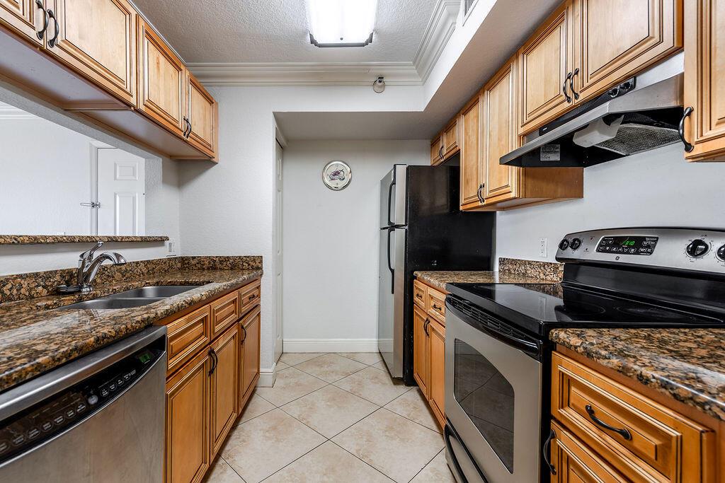 YACHT CLUB ON THE INTRACO - Residential Lease