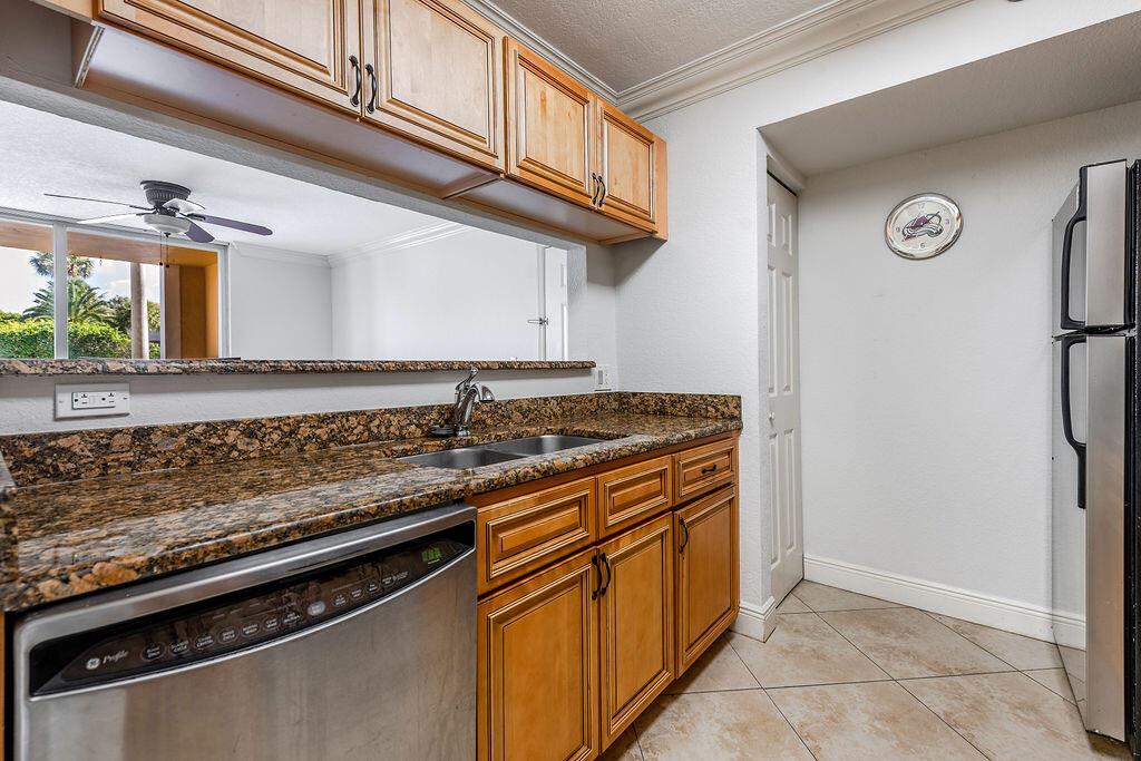 YACHT CLUB ON THE INTRACO - Residential Lease