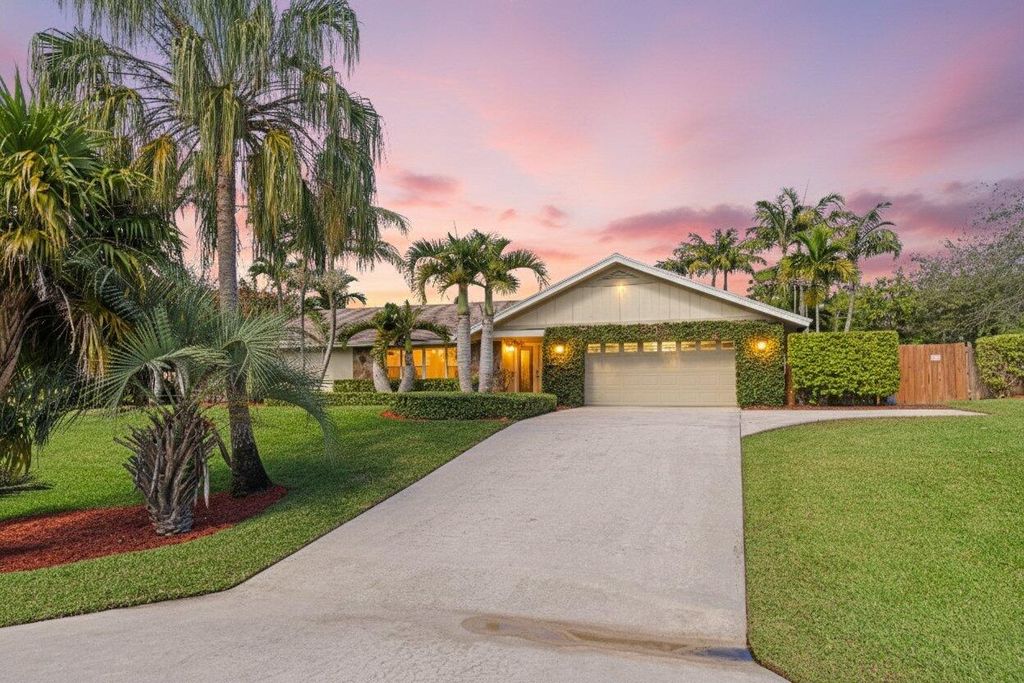 Photo of 1887 Finn Hill Drive, Boynton Beach, FL 33426 (MLS # R11156502)