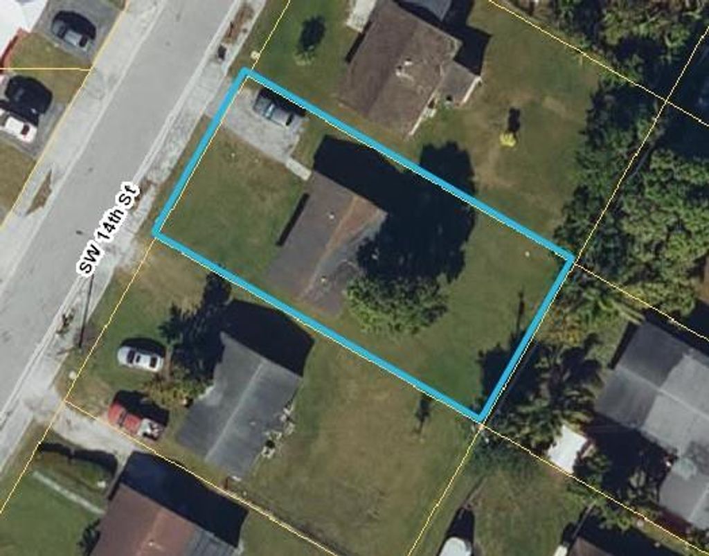 Photo of 561 SW 14th St, Belle Glade, FL 33430 (MLS # F10540898)