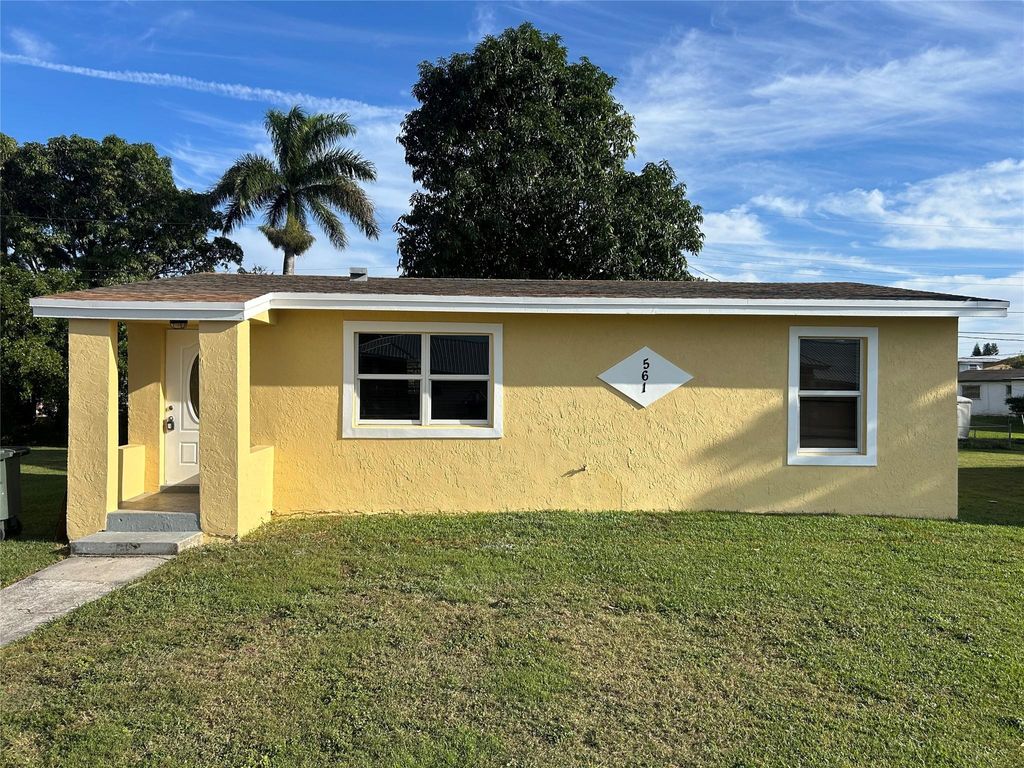 Photo of 561 SW 14th St, Belle Glade, FL 33430 (MLS # F10540898)