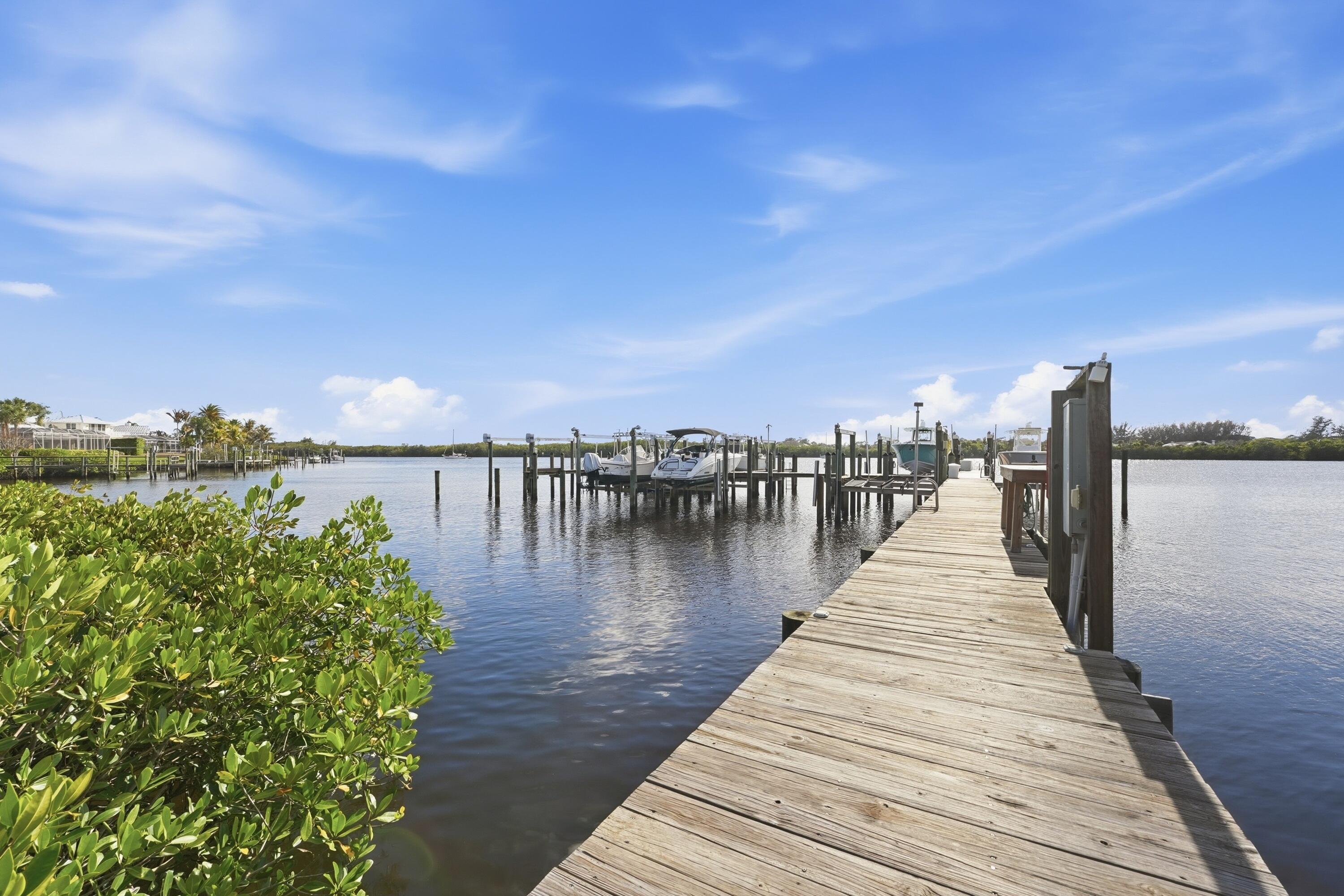 TARPON BAY MOORINGS - Residential