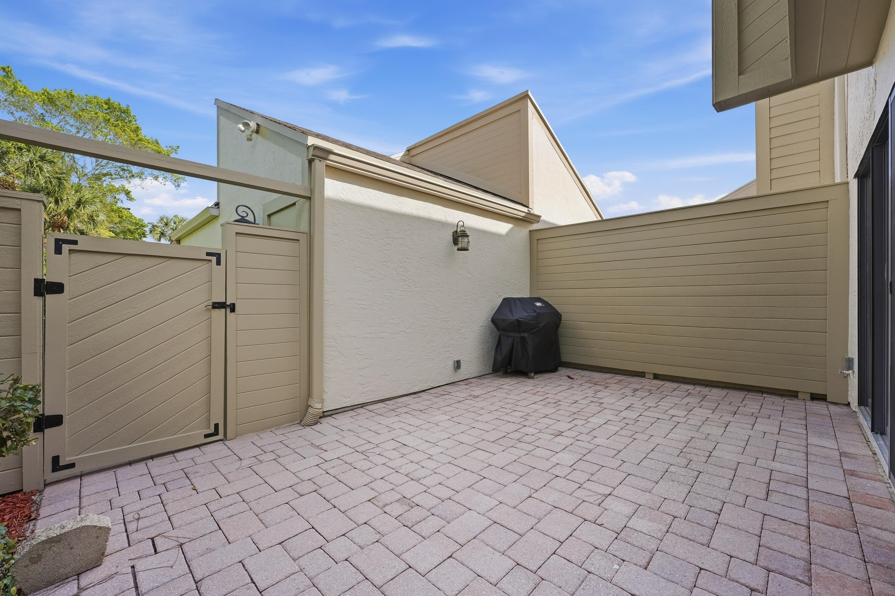 TARPON BAY MOORINGS - Residential