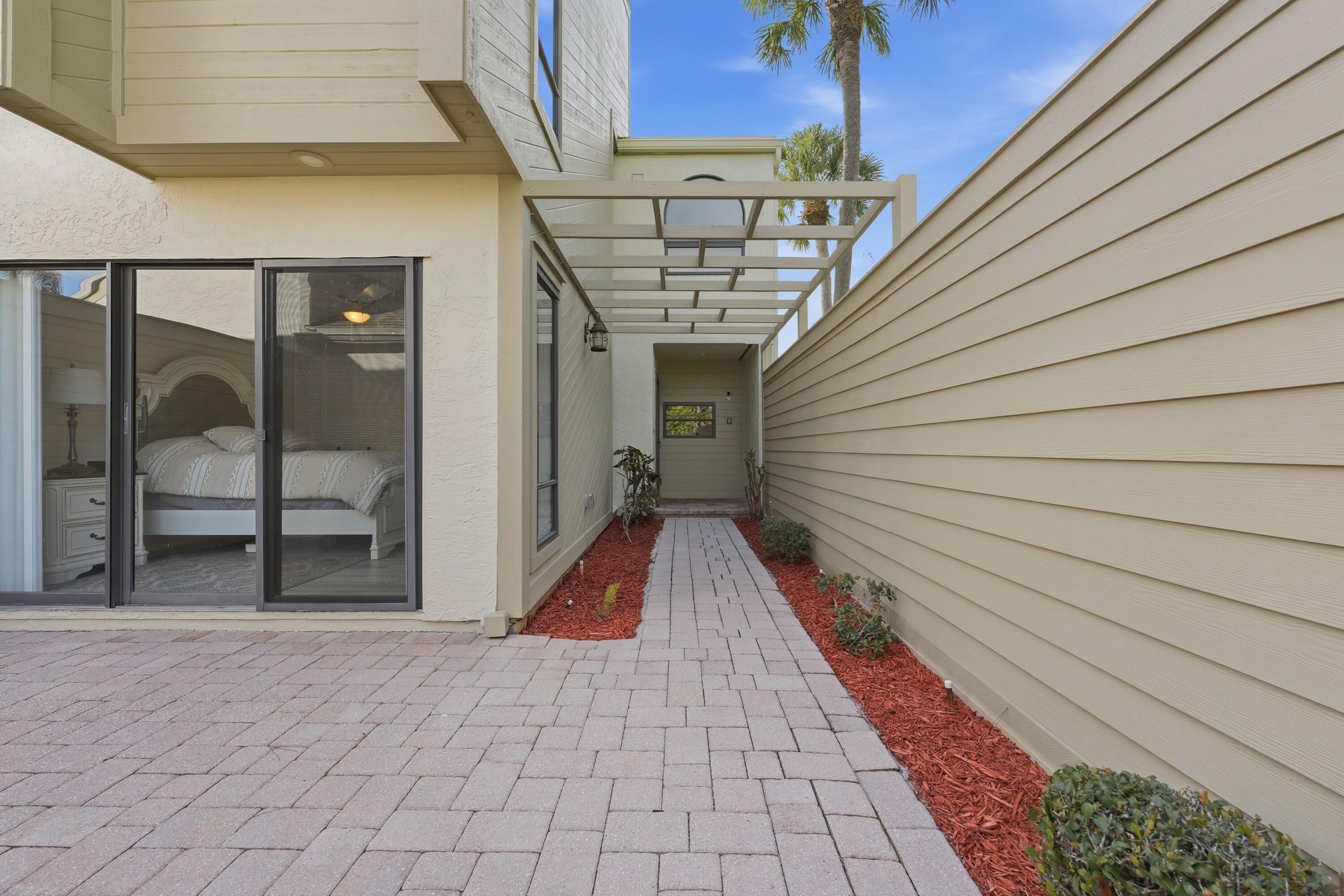 TARPON BAY MOORINGS - Residential