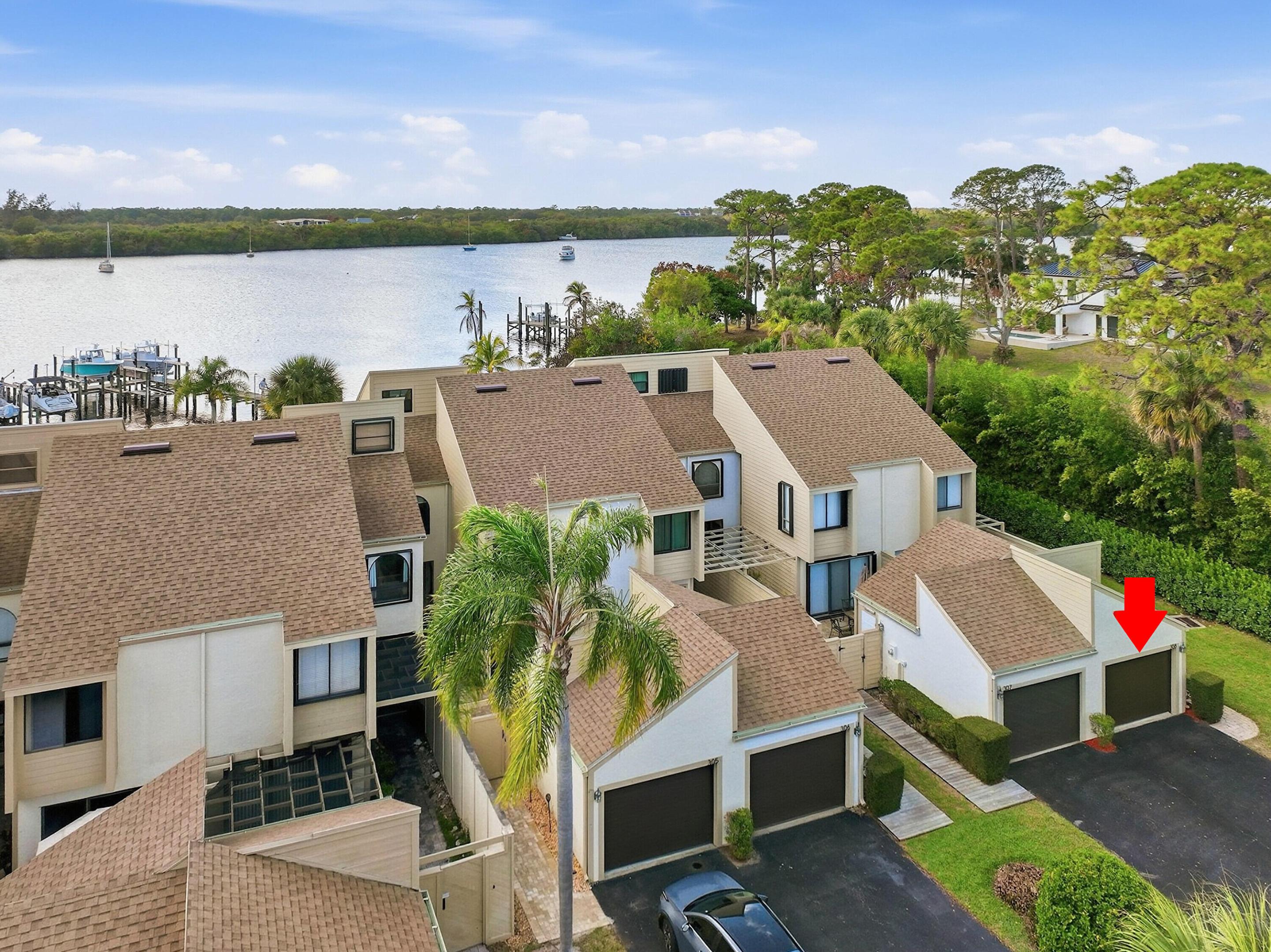 TARPON BAY MOORINGS - Residential