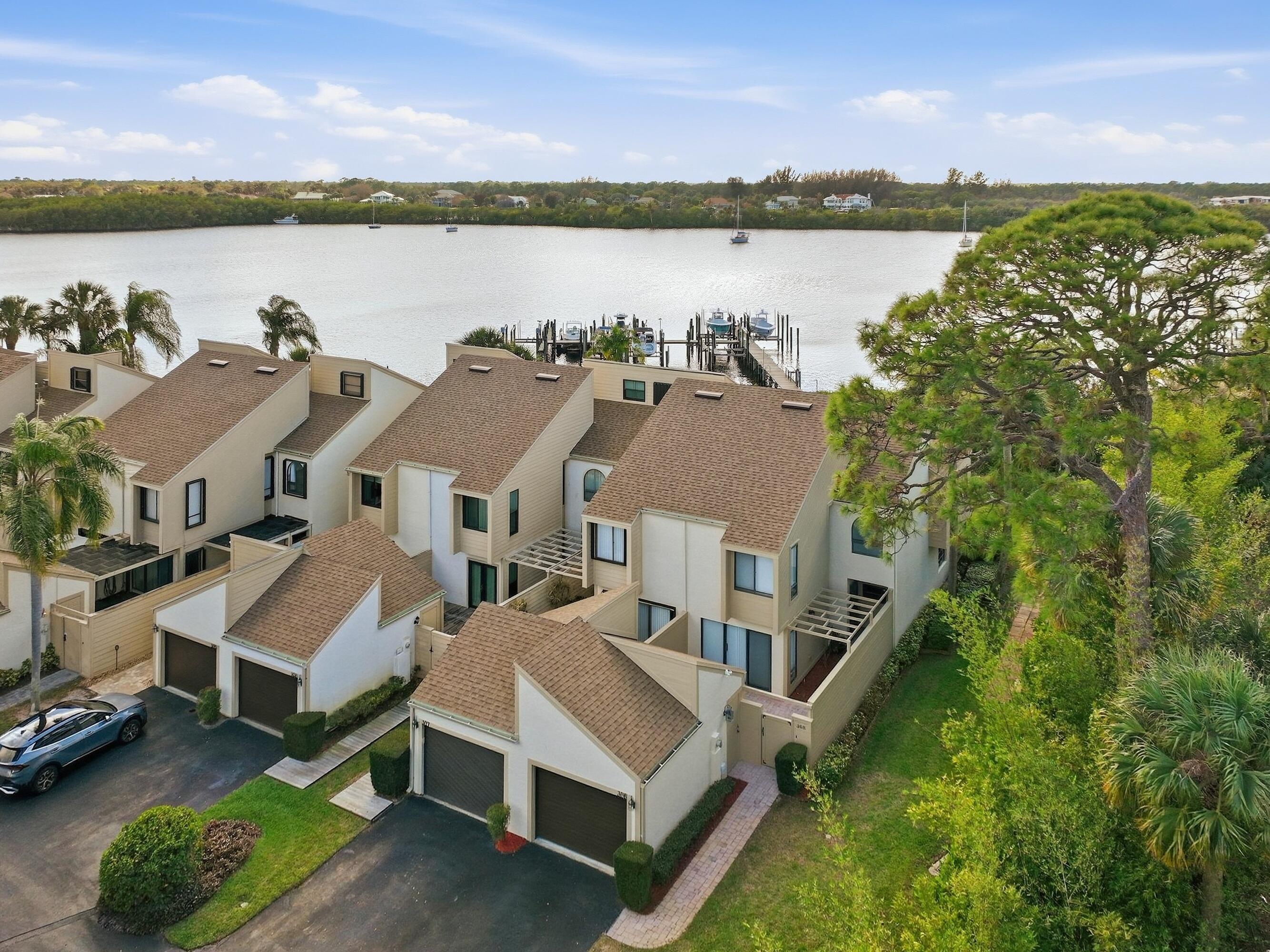 TARPON BAY MOORINGS - Residential