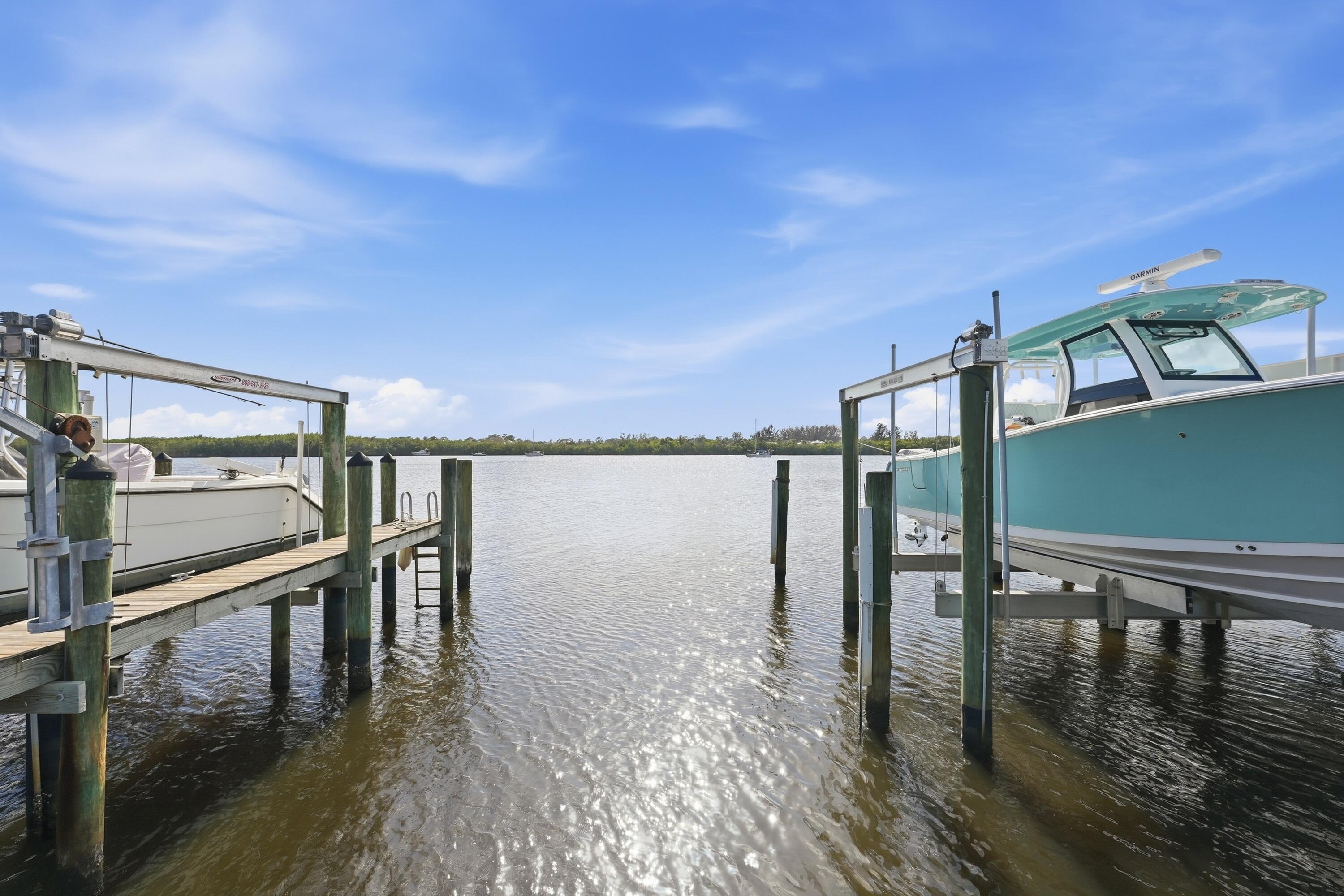TARPON BAY MOORINGS - Residential