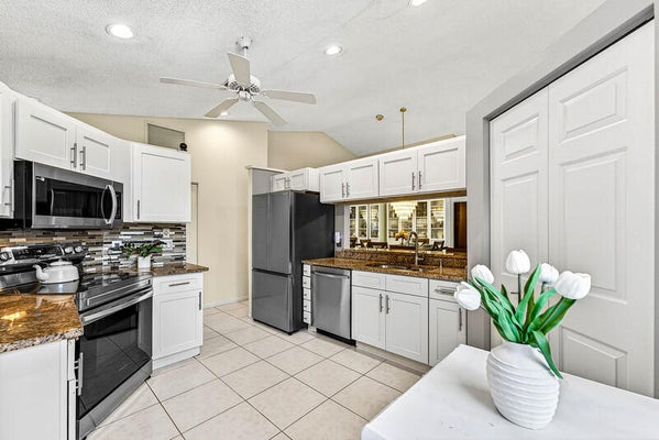 7888 LEXINGTON CLUB BLVD, DELRAY BEACH, FL 33446 - Image 1f557b6b7b4e114c2dea1d423836eba3/3949013104