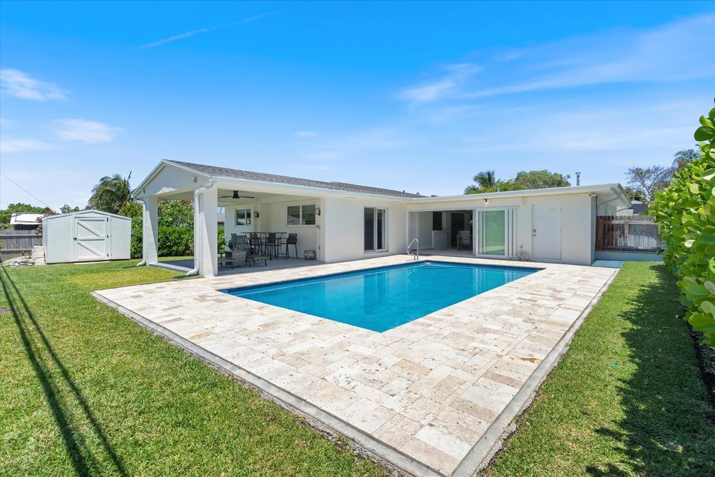 Photo of 108 SE 31st Avenue, Boynton Beach, FL 33435 (MLS # B26026820)