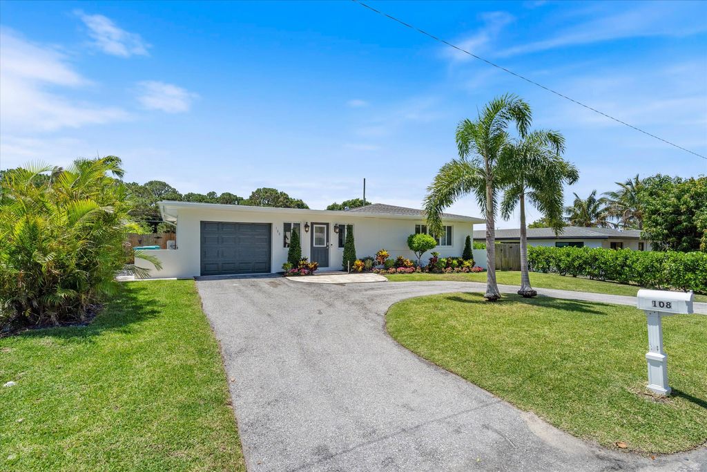 Photo of 108 SE 31st Avenue, Boynton Beach, FL 33435 (MLS # B26026820)