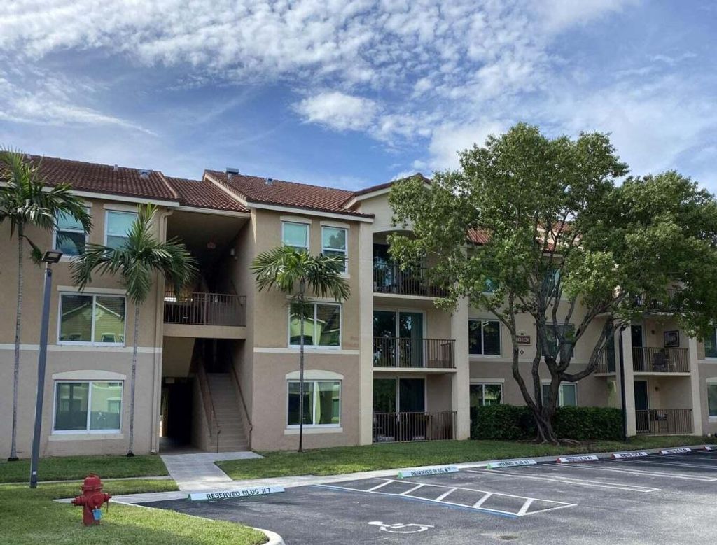 Photo of 1317 Villa Circle, Boynton Beach, FL 33435 (MLS # R11010921)