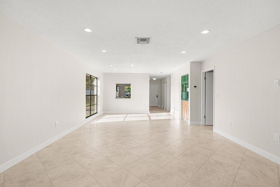 SOUTHPORT AT HUNTERS RUN CONDO - Residential