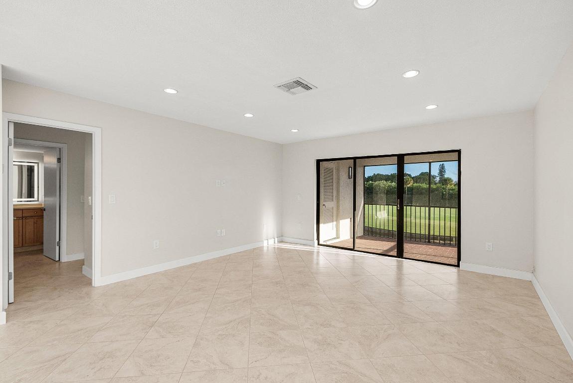 SOUTHPORT AT HUNTERS RUN CONDO - Residential