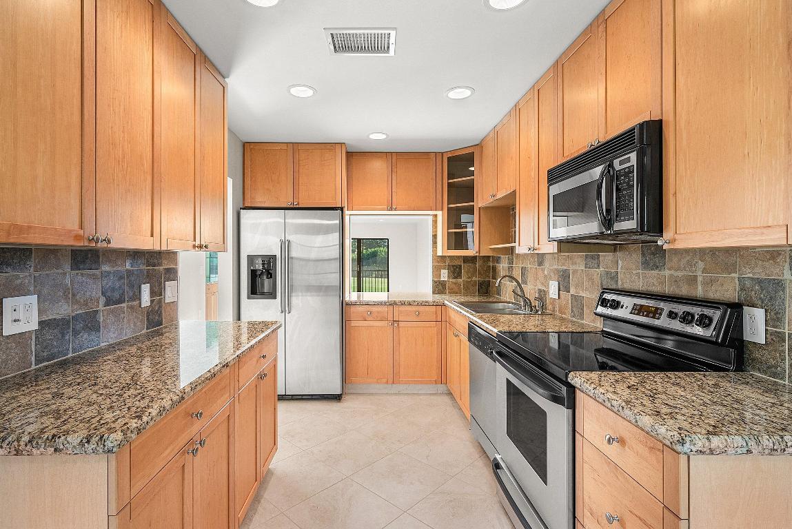 SOUTHPORT AT HUNTERS RUN CONDO - Residential