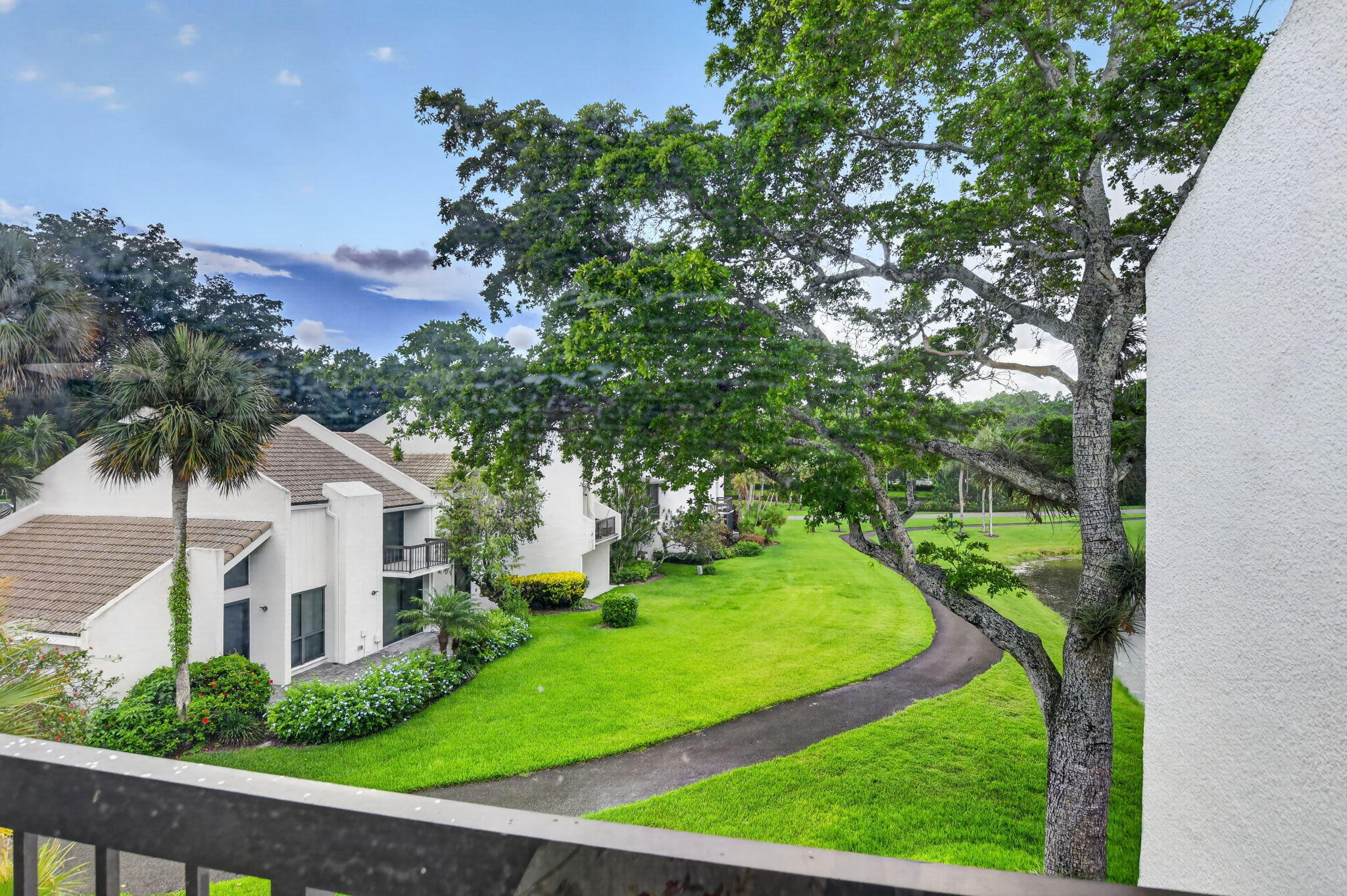 2805 Bridgewood Drive