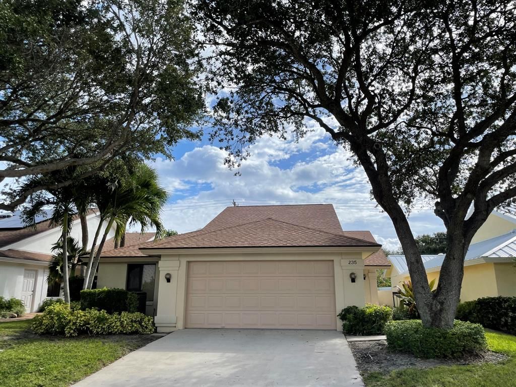 Photo of 235 E River Park Drive, Jupiter, FL 33477 (MLS # R10759533)