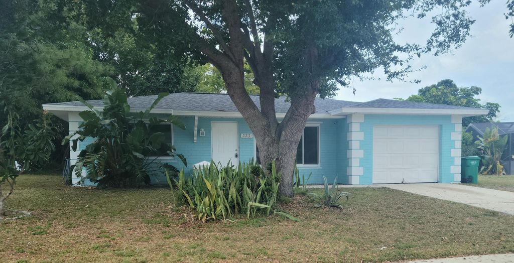 Photo of 373 NE Bracken Road, Port Saint Lucie, FL 34983 (MLS # R10769366)