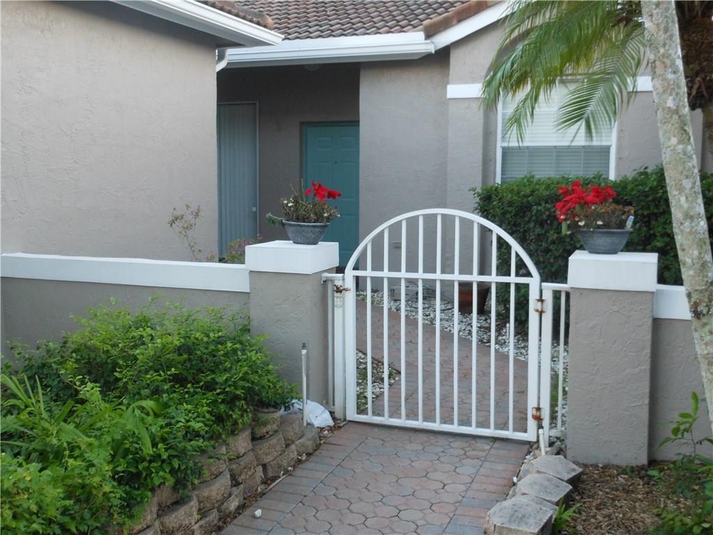 FAIRWAY ISLES - Residential