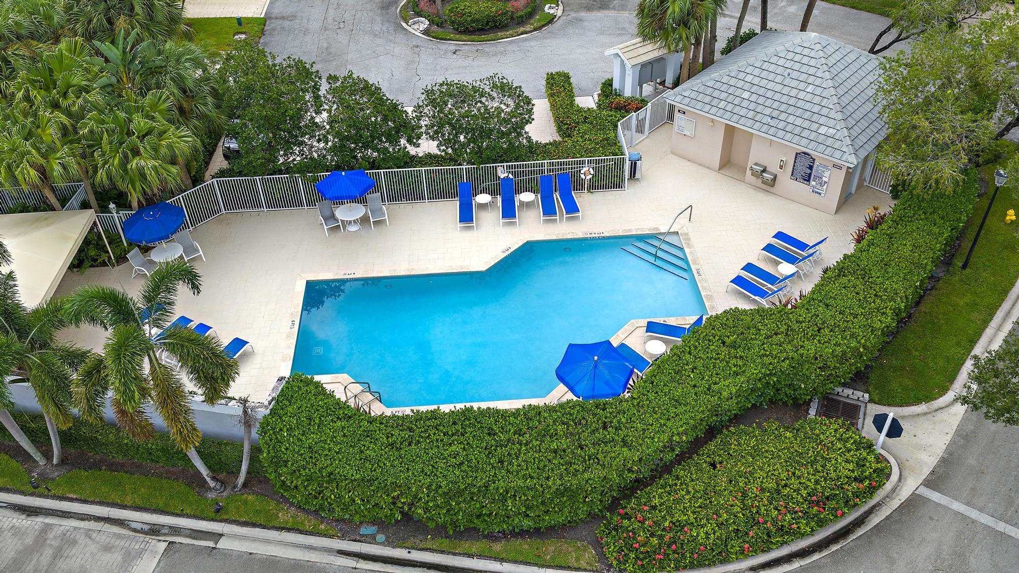 BRISTOL CLUB AT PGA NATL - Residential