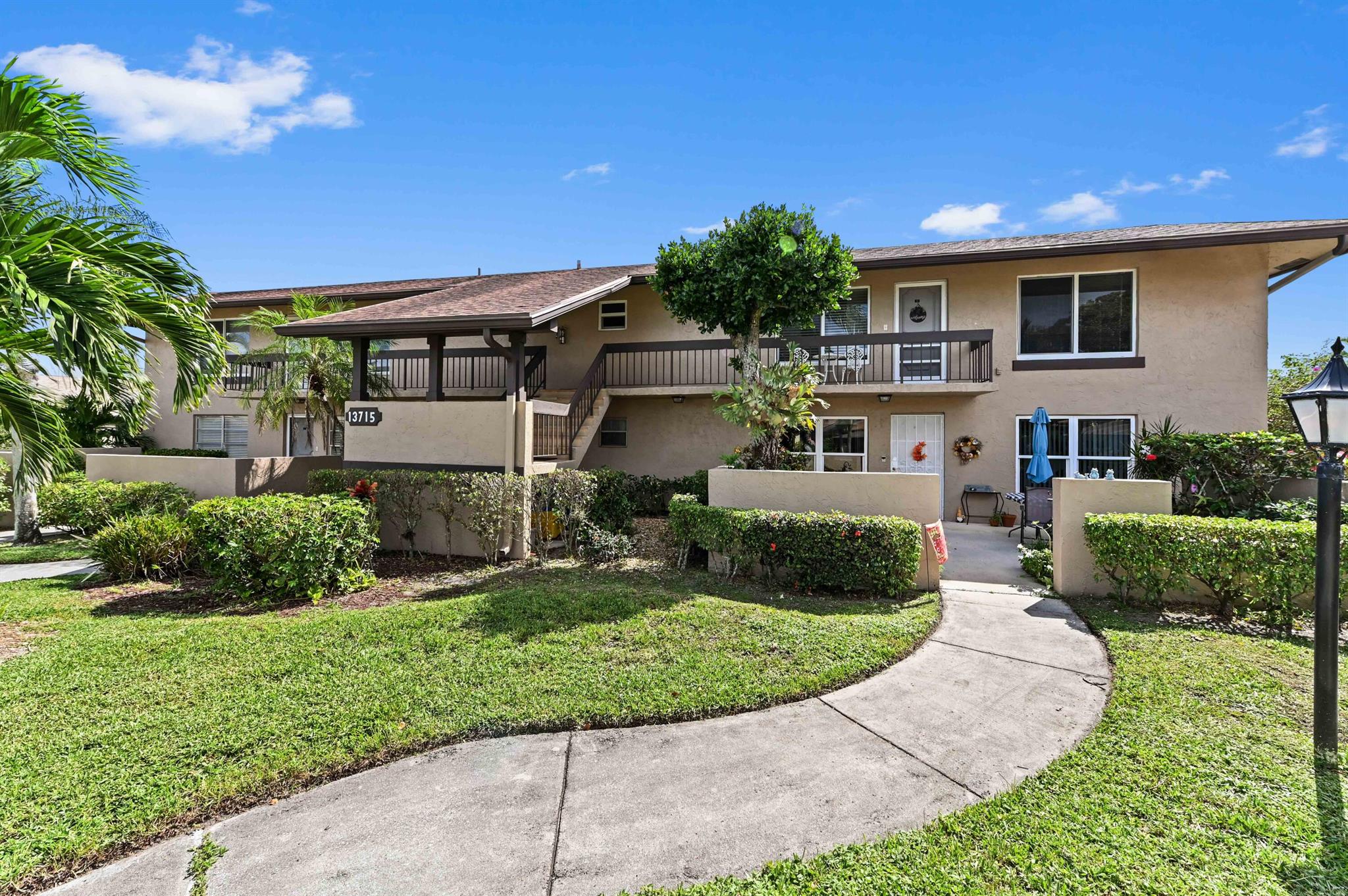 View photos, virtual tours, details... 13715 Via Aurora D