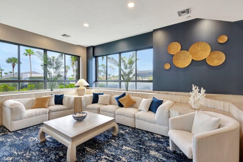 BARCLAY BEACH CLUB PHASE - Residential Lease