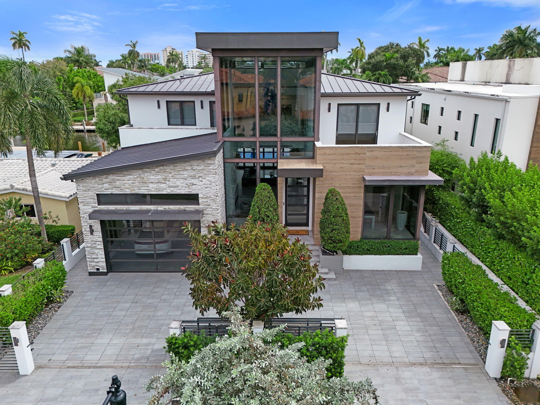 424 COCONUT ISLE Drive
