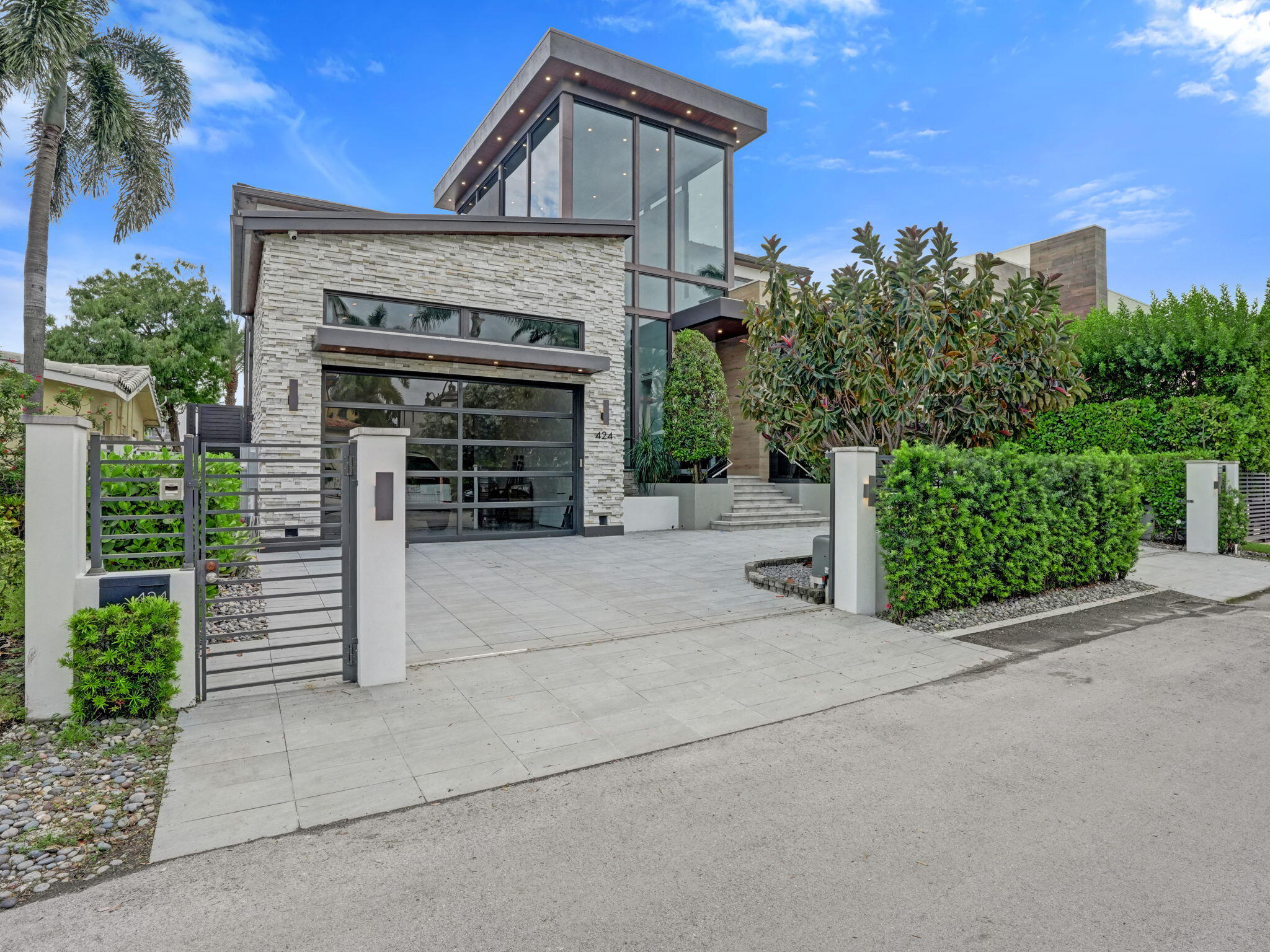 424 COCONUT ISLE Drive