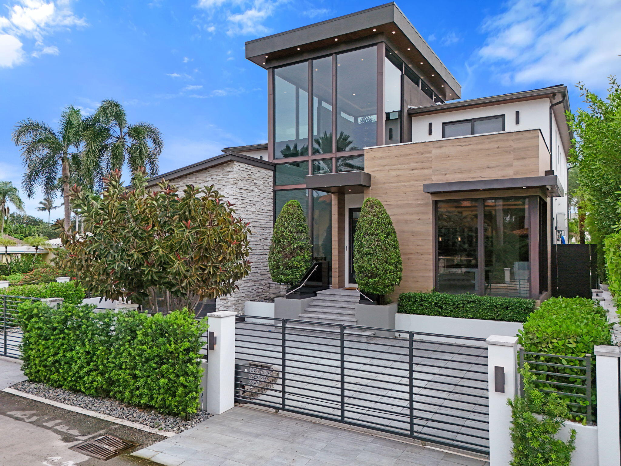 424 COCONUT ISLE Drive